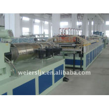 Wood plastic floor extruder